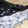 Upcycling Jeanstasche mit Hemd als Futter petrol/blau/weiß – Bild 2